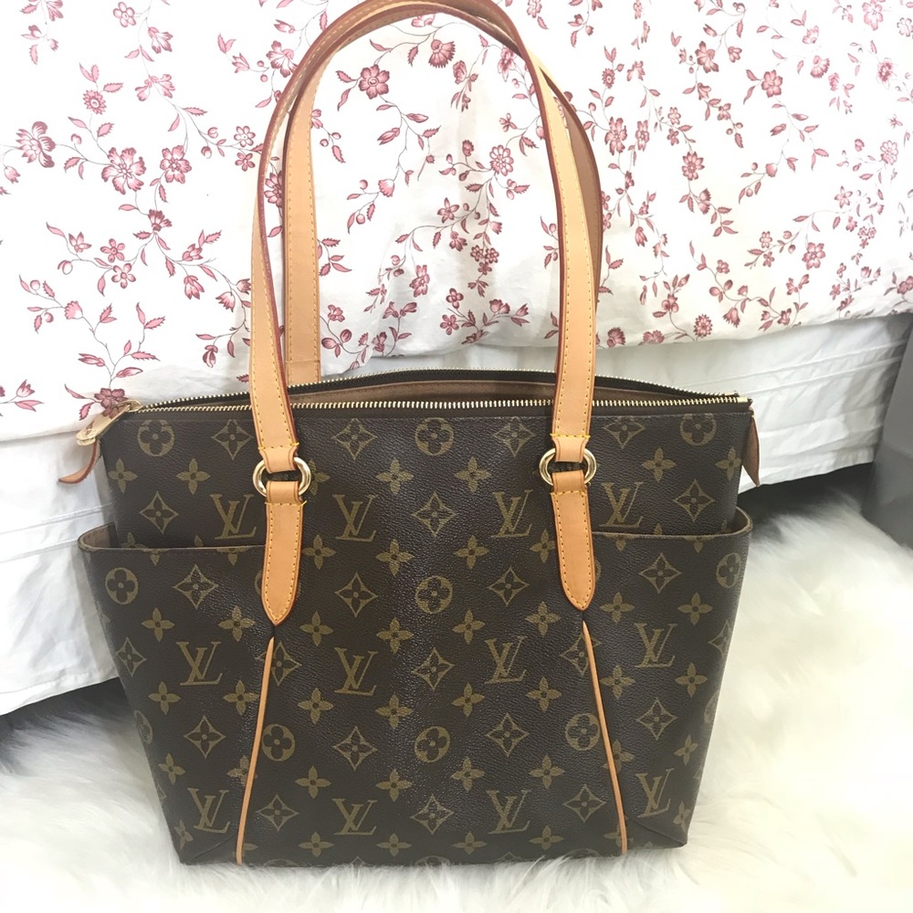💥SOLD💥 Louis Vuitton Totally PM Monogram